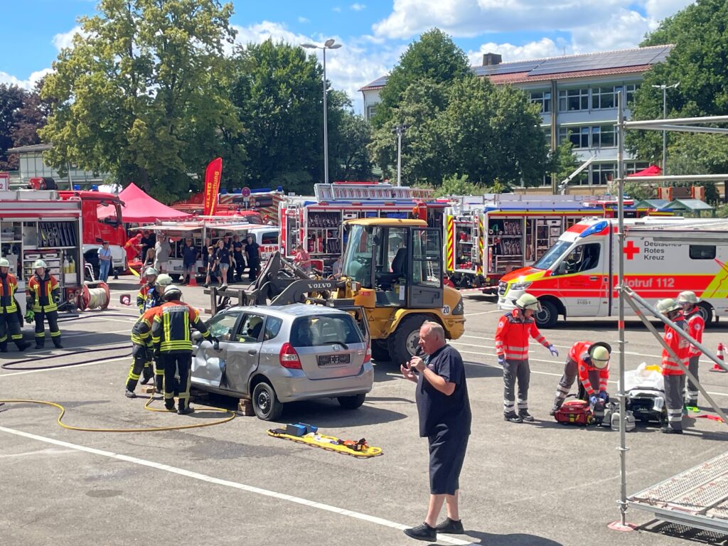 Schauübung auf der Blaulichtmeile